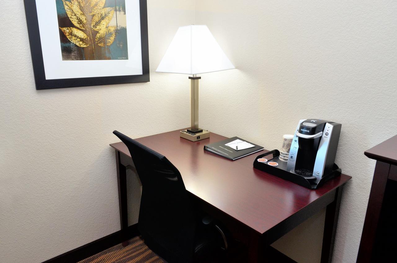 Cobblestone Inn & Suites - Manning Esterno foto