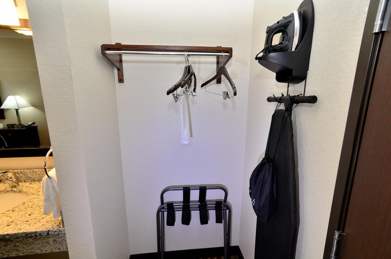 Cobblestone Inn & Suites - Manning Esterno foto
