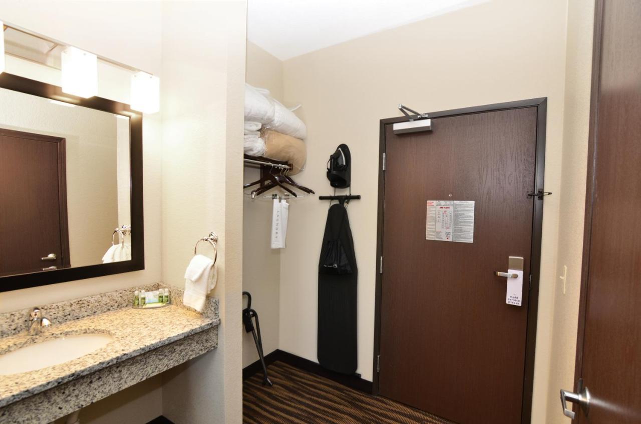 Cobblestone Inn & Suites - Manning Esterno foto