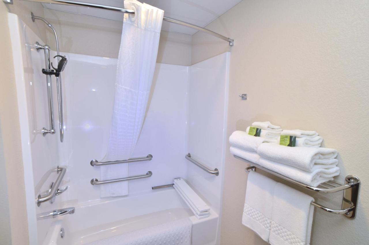 Cobblestone Inn & Suites - Manning Esterno foto