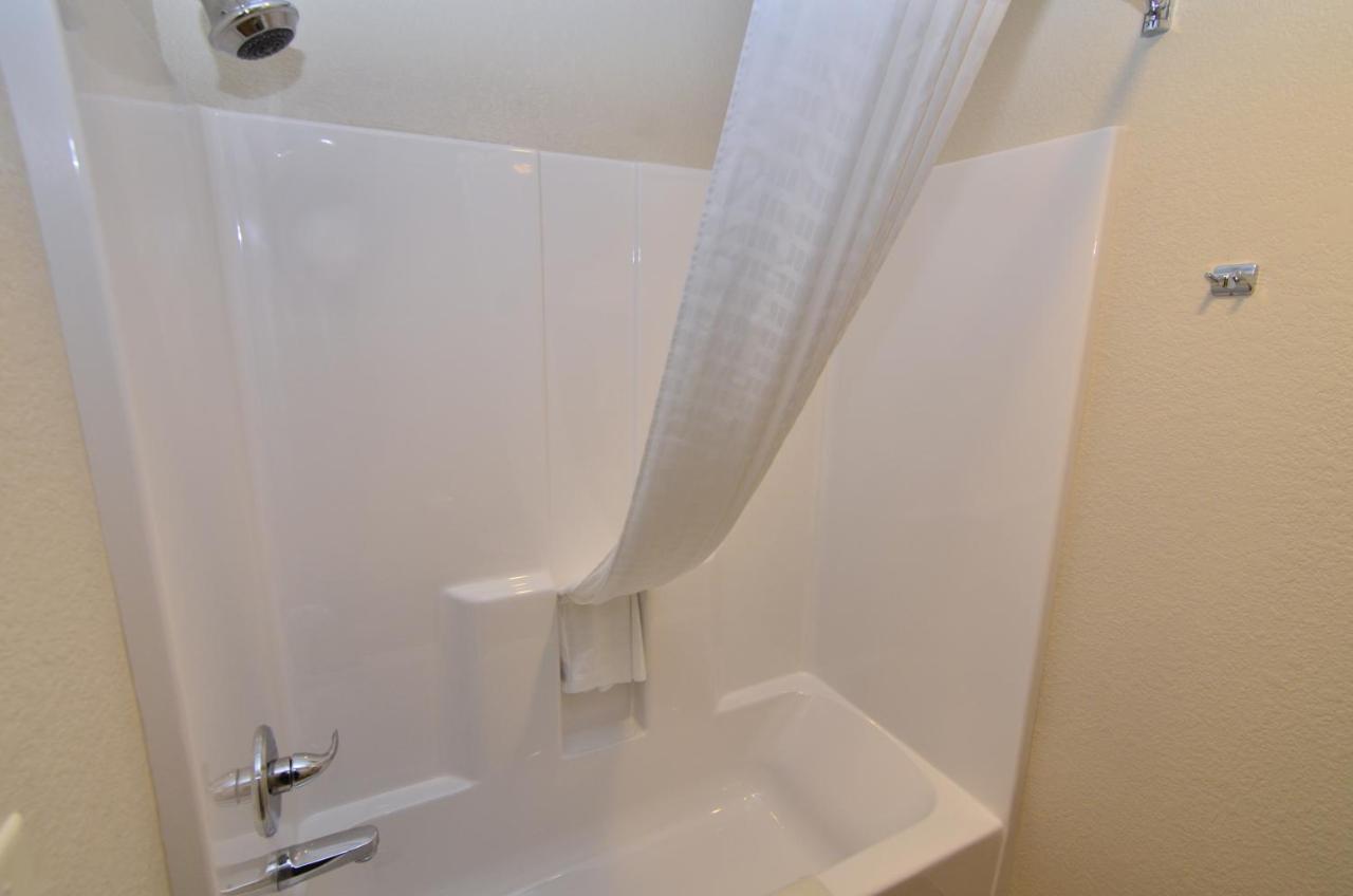 Cobblestone Inn & Suites - Manning Esterno foto