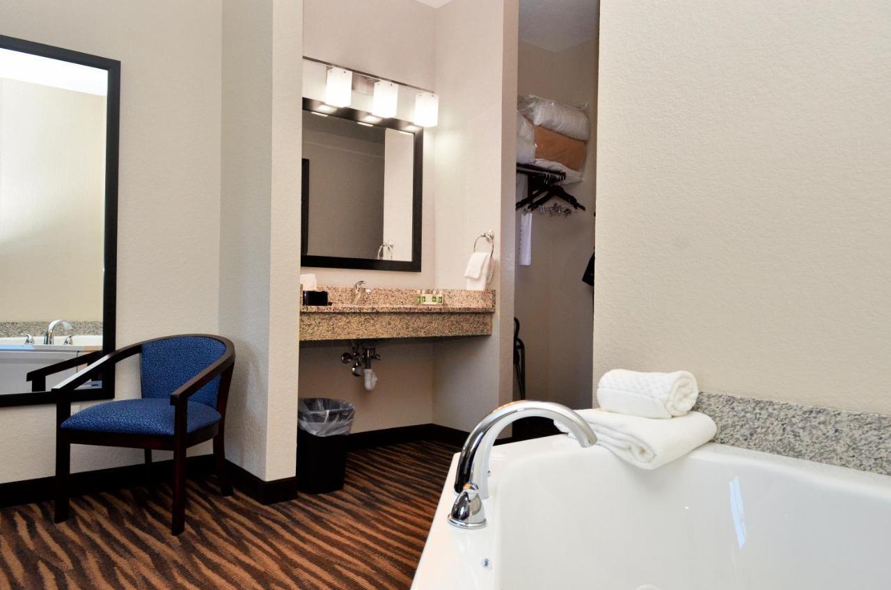 Cobblestone Inn & Suites - Manning Esterno foto